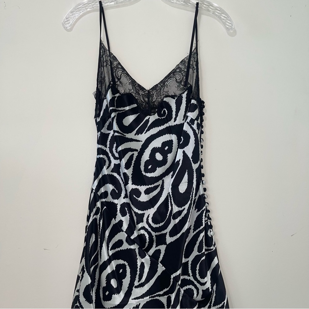 NICHOLAS Sage lace-trimmed printed satin maxi dress - Picture 5 of 11